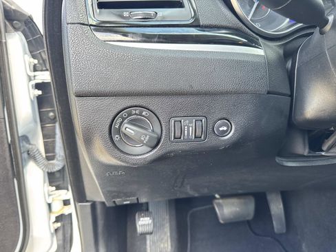 Used 2023 Chrysler 300 Touring L RWD image 20