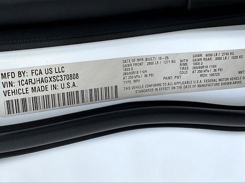 New 2025 Jeep Grand Cherokee Laredo image 12