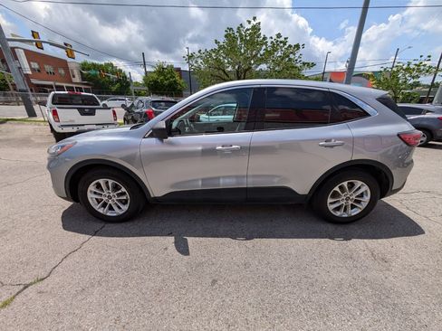 Used 2022 Ford Escape SE w/ Convenience Package FWD image 9