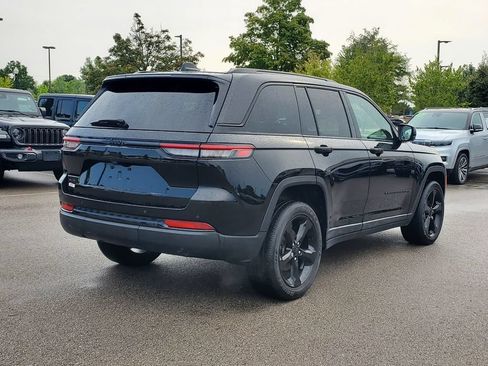 Used 2023 Jeep Grand Cherokee Altitude AWD/4WD image 4