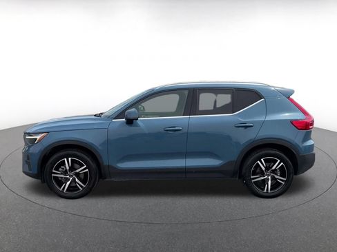 Used 2024 Volvo XC40 B5 Core AWD/4WD image 9