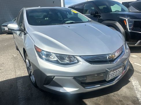 Used 2017 Chevrolet Volt LT w/ Comfort Package image 2