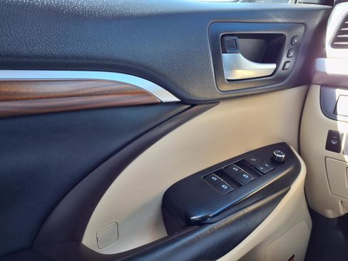 Used 2019 Toyota Highlander Limited image 22