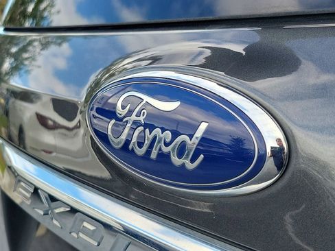 Used 2019 Ford Explorer XLT w/ Equipment Group 202A image 8