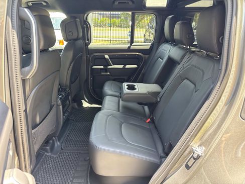 Certified 2025 Land Rover Defender 110 X-Dynamic SE AWD/4WD image 13