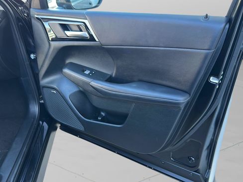 Used 2025 Mitsubishi Outlander SE AWD/4WD image 25