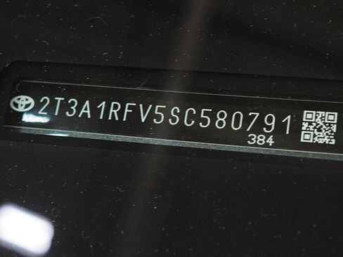 Used 2025 Toyota RAV4 XLE Premium w/ Weather Package AWD/4WD image 33