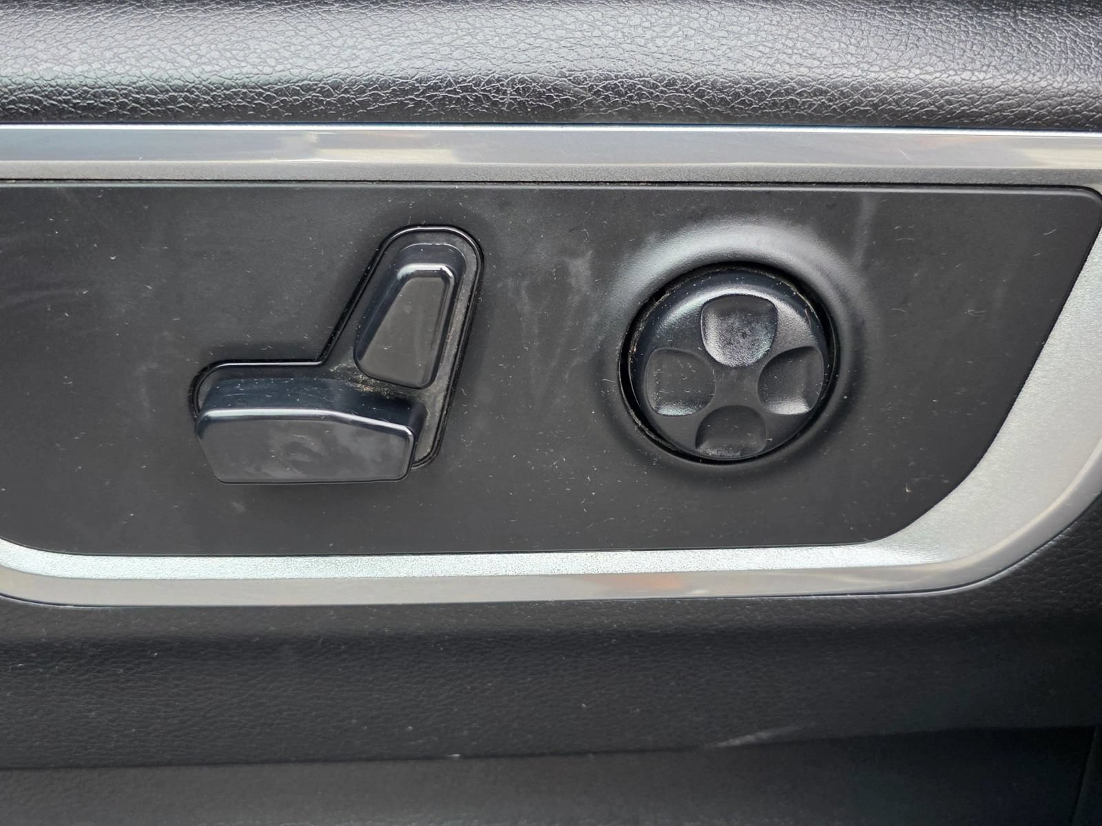 Used 2020 RAM 1500 Laramie w/ Sport Appearance Package AWD/4WD image 12