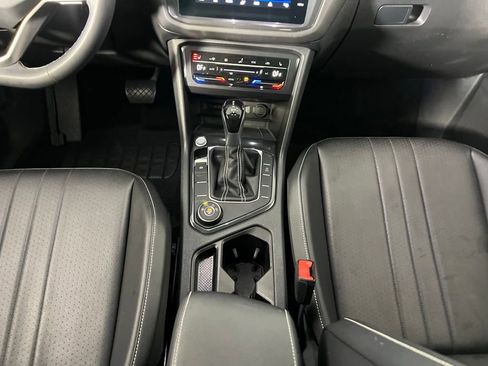 Used 2022 Volkswagen Tiguan SE image 16