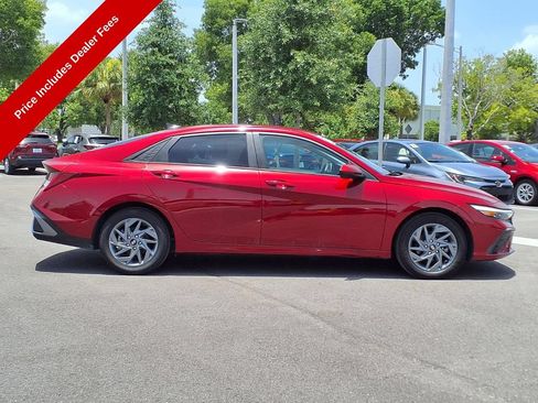 Used 2024 Hyundai Elantra Blue FWD image 10