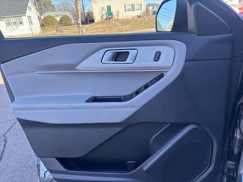 New 2026 Ford Explorer Active w/ Active Comfort Package AWD/4WD image 18