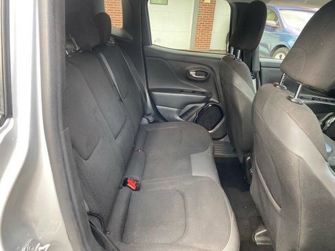 Used 2019 Jeep Renegade Altitude w/ Quick Order Package 2XM image 9