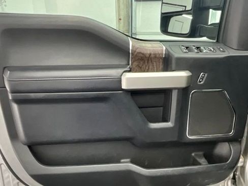 Used 2017 Ford F250 Lariat w/ Chrome Package image 15