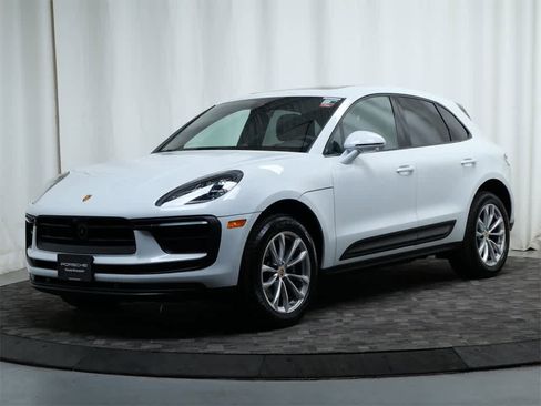 Used 2025 Porsche Macan image 1