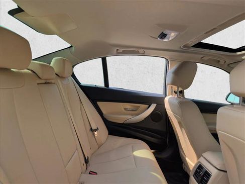 Used 2017 BMW 320i Sedan RWD image 22