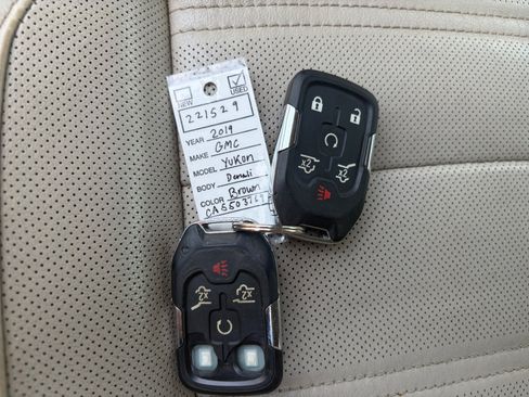 Used 2019 GMC Yukon Denali AWD/4WD image 34