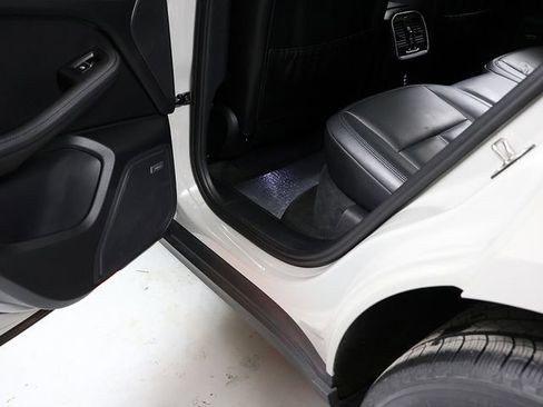 Used 2022 Porsche Macan Base image 29