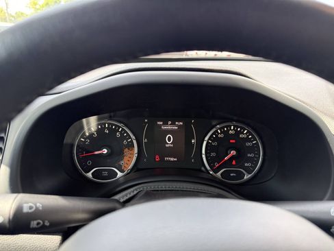 Used 2016 Jeep Renegade Latitude AWD/4WD image 31