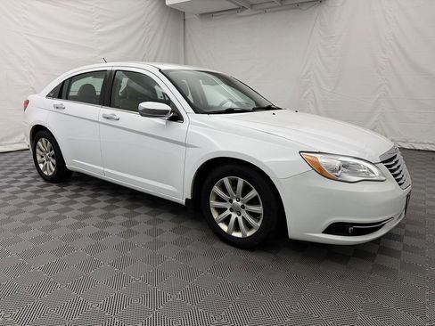 Used 2013 Chrysler 200 Limited image 2