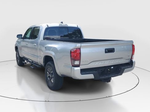 Used 2022 Toyota Tacoma SR5 w/ Technology Package image 5