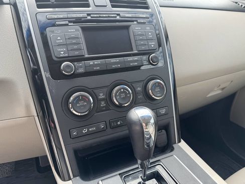 Used 2010 MAZDA CX-9 Touring w/ Moonroof & Bose Audio Pkg FWD image 10