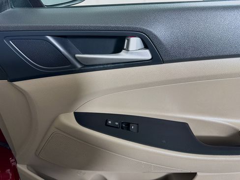 Used 2021 Hyundai Tucson SE image 30