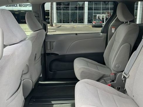 Used 2020 Toyota Sienna LE FWD image 20