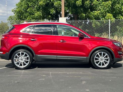 Certified 2019 Lincoln MKC Reserve w/ MKC Technology Package FWD image 9