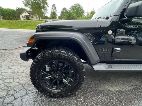 Used 2020 Jeep Gladiator Sport w/ Quick Order Package 24S AWD/4WD image 2