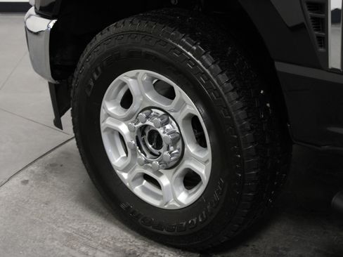 Used 2025 Ford F250 XLT image 10