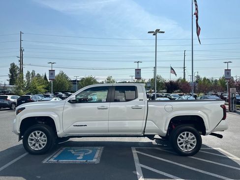 New 2025 Toyota Tacoma SR5 image 6