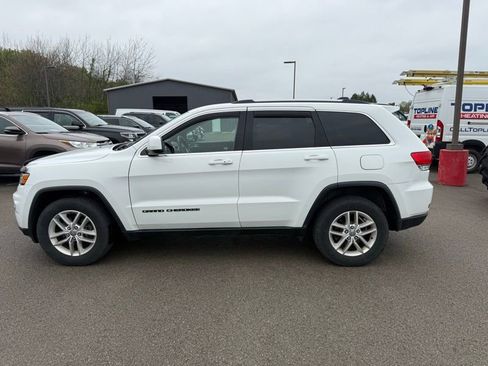 Used 2017 Jeep Grand Cherokee Laredo w/ Quick Order Package 23E AWD/4WD image 9