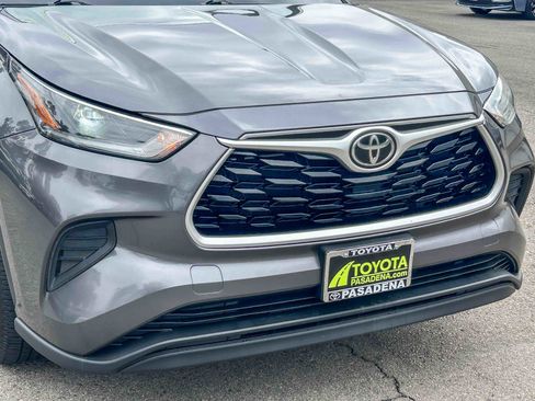 Used 2021 Toyota Highlander L FWD image 5