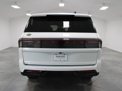 New 2025 Lincoln Navigator Reserve image 10