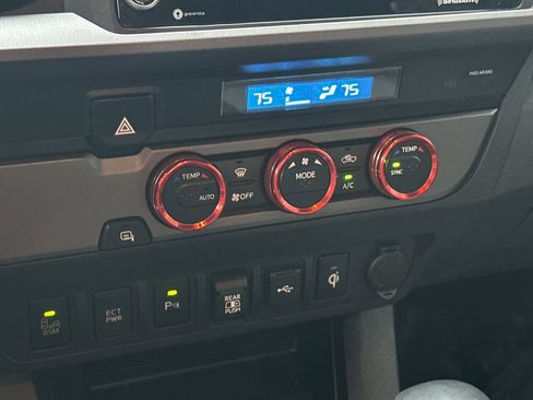 Used 2021 Toyota Tacoma TRD Sport w/ Technology Package image 26