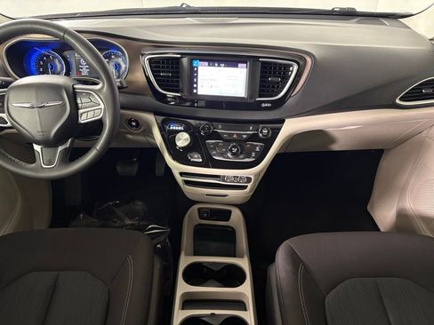 Used 2023 Chrysler Voyager LX image 36