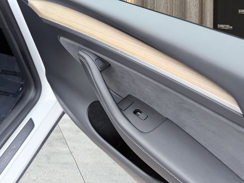 Used 2023 Tesla Model Y Long Range image 46