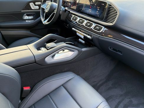 New 2026 Mercedes-Benz GLS 450 4MATIC image 16