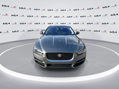 Used 2017 Jaguar XE Premium image 3