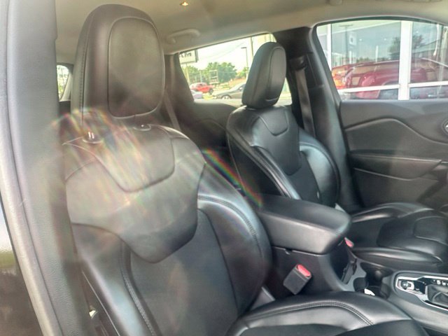 Used 2020 Jeep Cherokee Latitude Plus AWD/4WD image 14