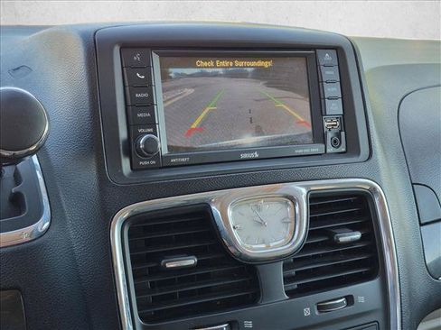 Used 2012 Chrysler Town & Country Touring-L w/ Entertainment Group #2 FWD image 13