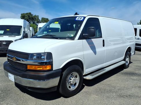 Used 2025 Chevrolet Express 2500 w/ Driver Convenience Package RWD image 7