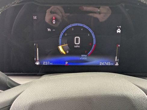 Used 2025 Chevrolet Trax LT w/ LT Convenience Package image 17