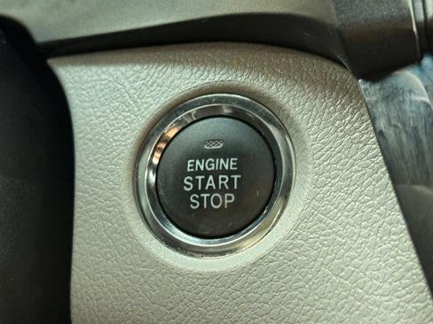 Used 2017 Toyota Sienna XLE Premium AWD/4WD image 37