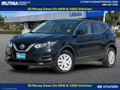 Used 2020 Nissan Rogue Sport S image 1