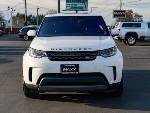 Used 2019 Land Rover Discovery SE image 3