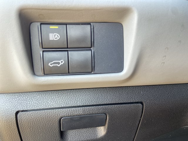 Used 2021 Toyota Highlander LE FWD image 47
