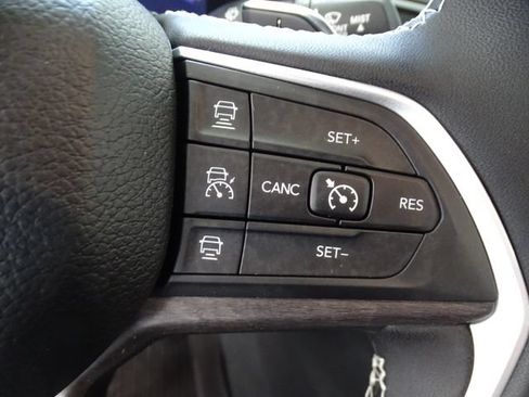 Certified 2023 Jeep Grand Cherokee Limited w/ Black Appearance Package AWD/4WD image 8