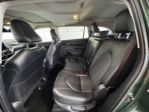 Used 2024 Toyota Highlander XLE AWD/4WD image 20