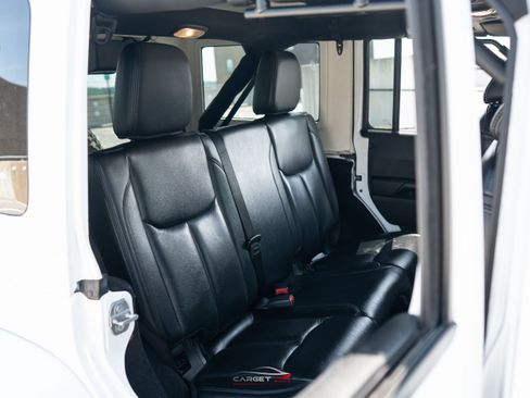 Used 2014 Jeep Wrangler Unlimited Sahara AWD/4WD image 18